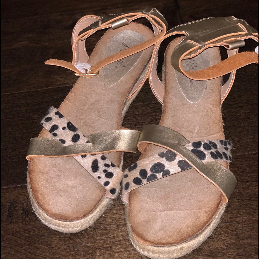 Mi.im Malibu Gold And Leopard Sandal